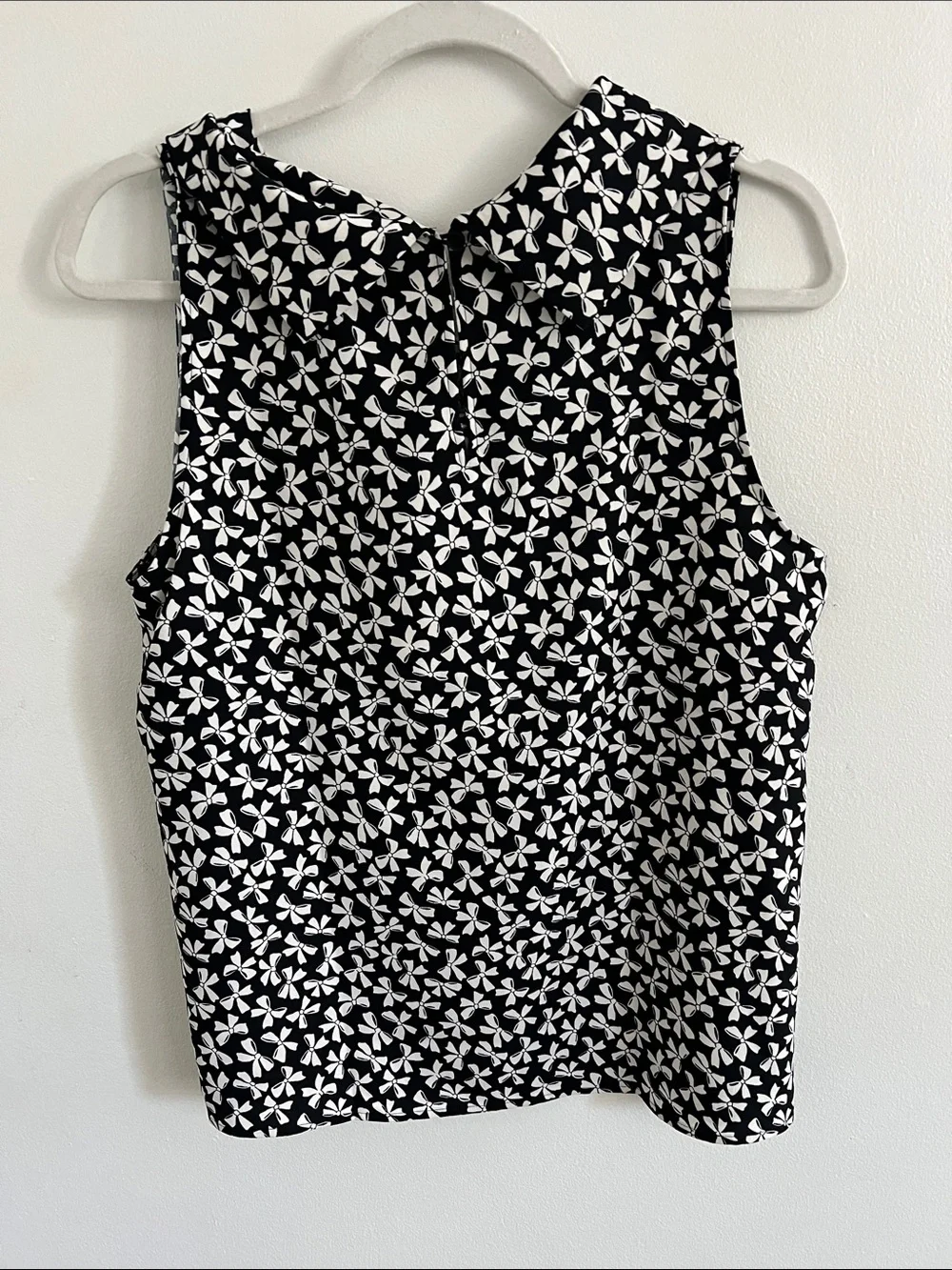 Ann Taylor Black and White Floral-Print Short Sleeve Tee - Picture 4 of 7